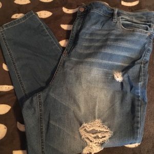 Tinseltown distresses jeans